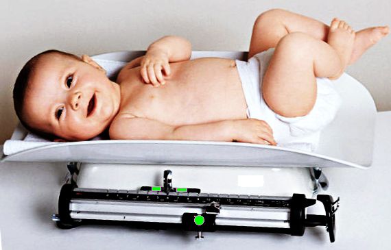 Laufgewichtswaage mit Baby